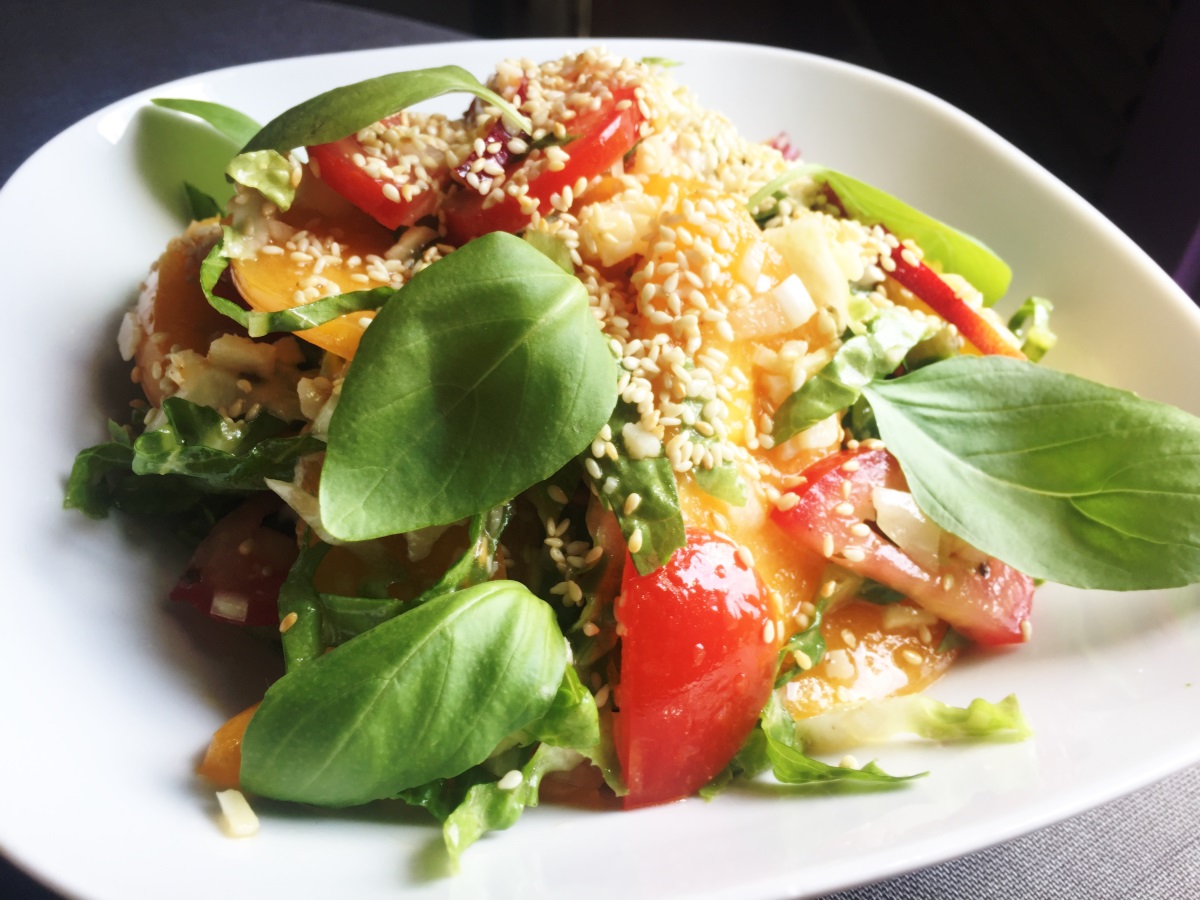Tomaten-Nektarinen-Salat mit Parmesan-Dressing – GVG – Voigt-Gempp