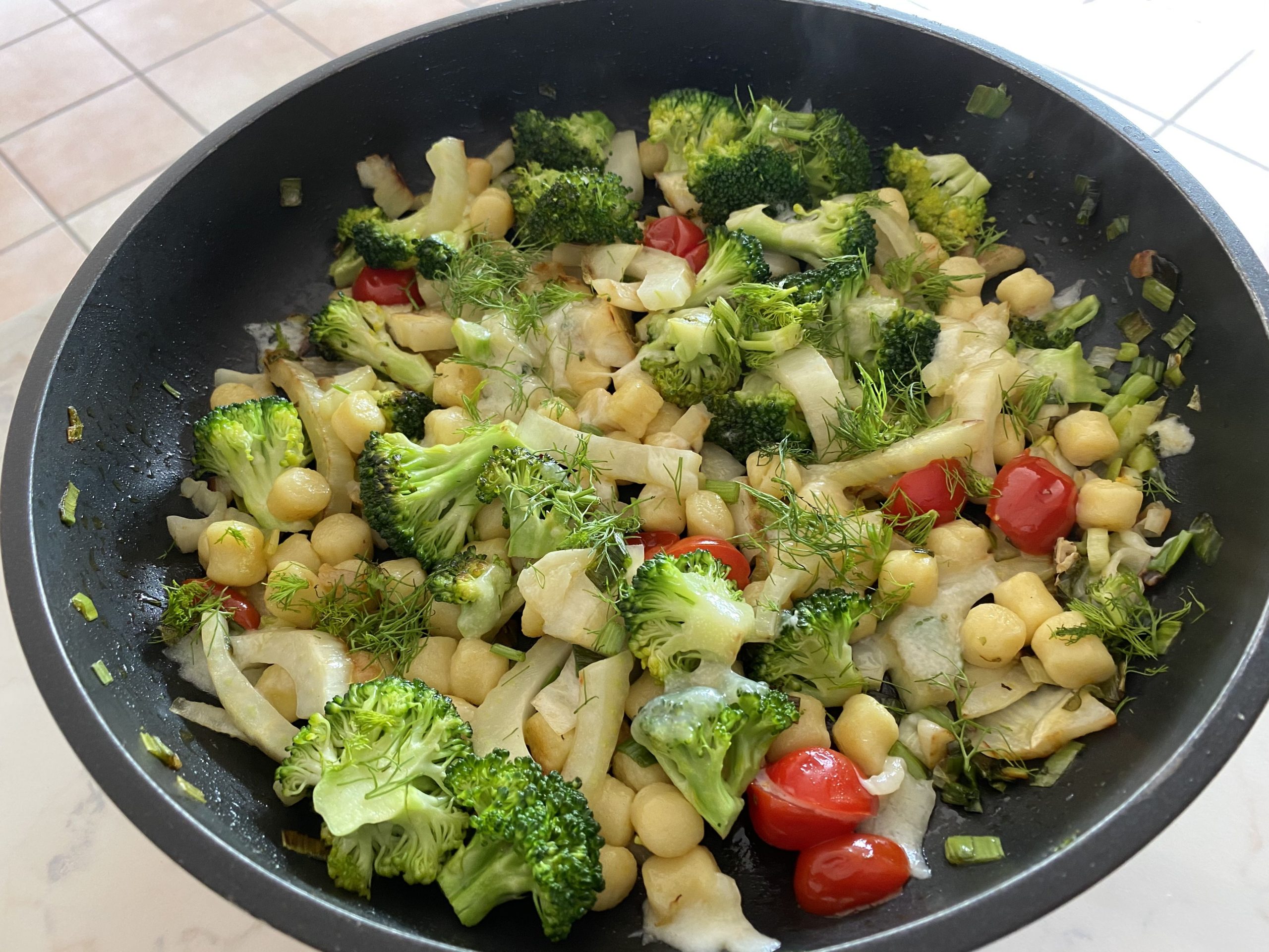 Brokkoli-Gemüse-Pfanne – GVG – Voigt-Gempp